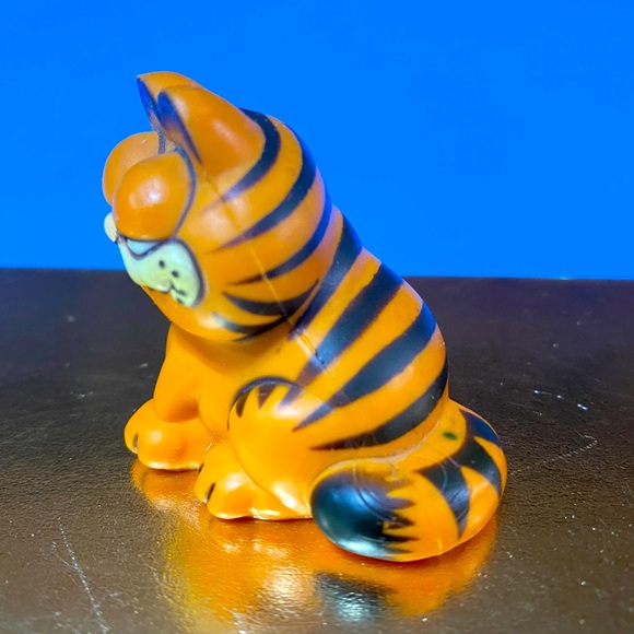 GARFIELD THE CAT VINTAGE 1981 SOLID PVC COLLECTIBLE FIGURE 2” JAPAN - Picture 2 of 11